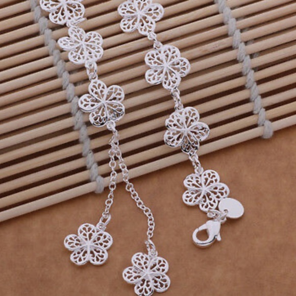 - New 925 sterling silver classic FLOWER Bra… - Picture 2 of 2